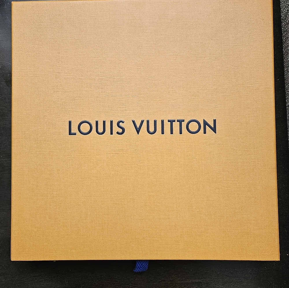 Louis Vuitton shirt box